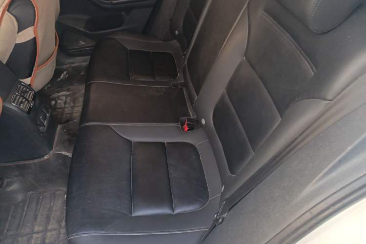 Used Volkswagen Sagitar 2017 1.6L Manual Comfort Model Interior 4