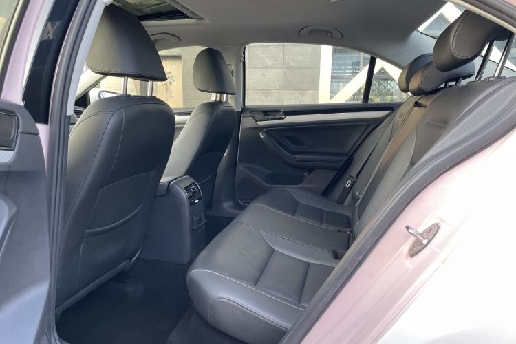 Used Volkswagen Sagitar 2017 1.6L Automatic Comfort Model Interior 4