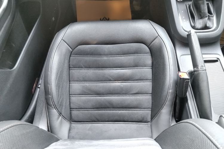 Used Volkswagen Sagitar 2017 230TSI Automatic Luxury Edition Interior 8