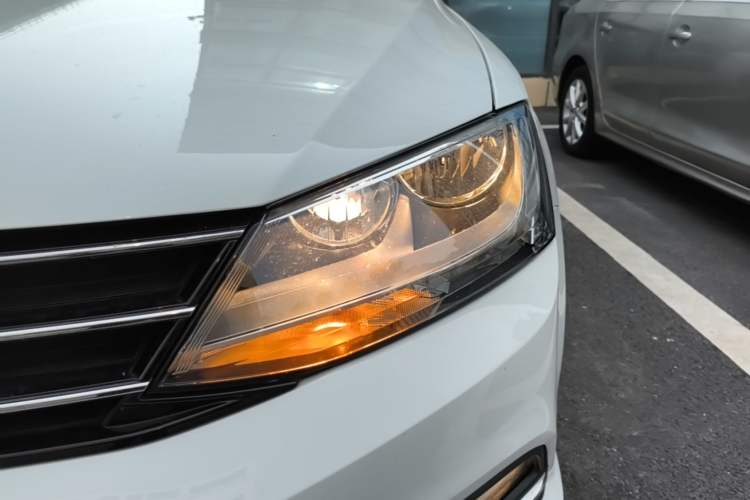 Used Volkswagen Sagitar 2017 230TSI Automatic Comfort Version Left Front Headlight