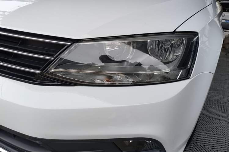 Used Volkswagen Sagitar 2017 180TSI Automatic Leading Model Left Front Headlight