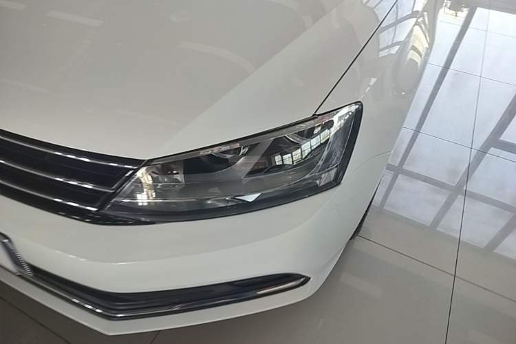 Used Volkswagen Sagitar 2017 1.6L Automatic Comfort Model Left Front Headlight