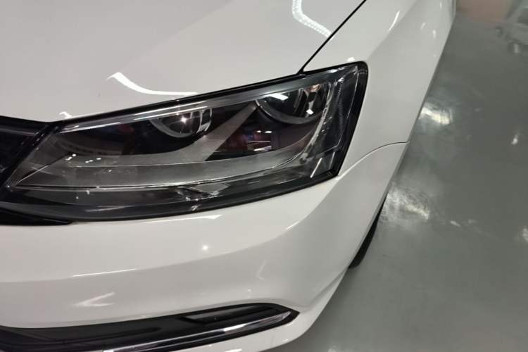 Used Volkswagen Sagitar 2017 230TSI Automatic Comfort Version Left Front Headlight