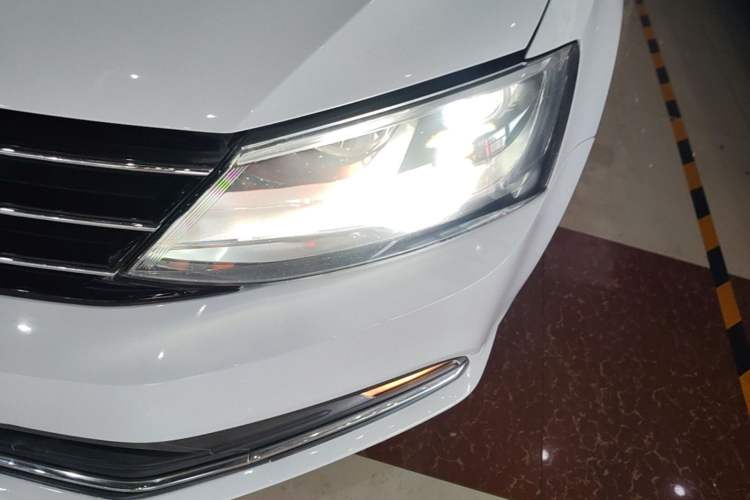 Used Volkswagen Sagitar 2017 1.6L Automatic Comfort Model Left Front Headlight