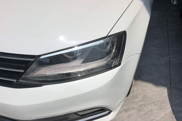 Used Volkswagen Sagitar 2017 230TSI Automatic Comfort Version Left Front Headlight