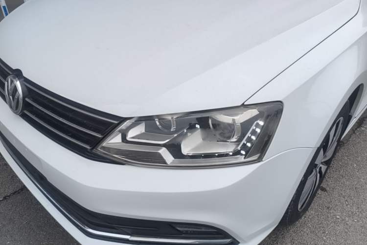 Used Volkswagen Sagitar 2017 230TSI Automatic Comfort Version Left Front Headlight