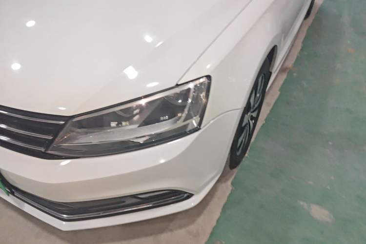Used Volkswagen Sagitar 2017 180TSI Automatic Luxury Edition Left Front Headlight