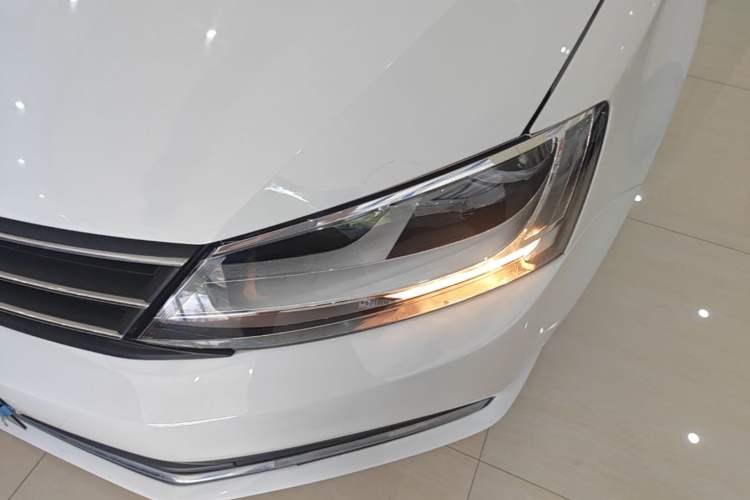 Used Volkswagen Sagitar 2017 230TSI Automatic Comfort Version Left Front Headlight