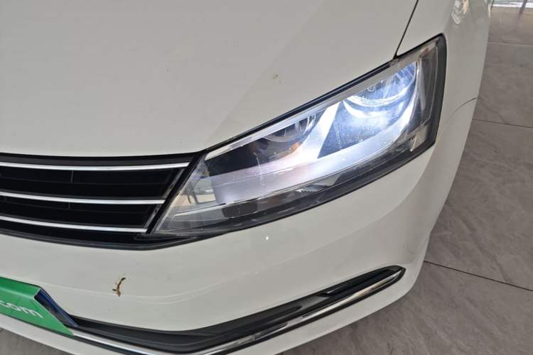 Used Volkswagen Sagitar 2017 180TSI Automatic Luxury Edition Left Front Headlight
