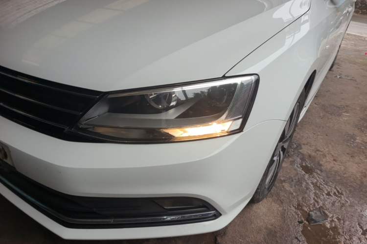 Used Volkswagen Sagitar 2017 1.6L Automatic Comfort Model Left Front Headlight