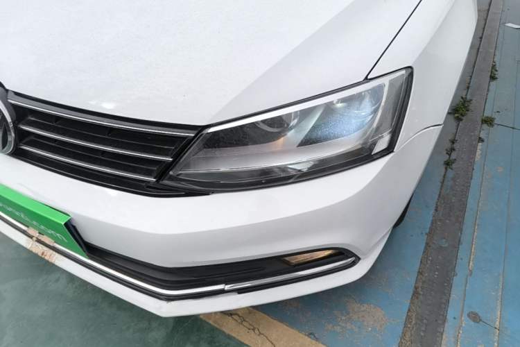 Used Volkswagen Sagitar 2017 230TSI Automatic Comfort Version Left Front Headlight