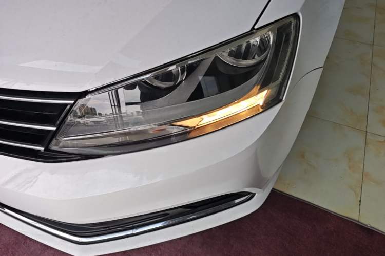 Used Volkswagen Sagitar 2017 230TSI Automatic Comfort Version Left Front Headlight