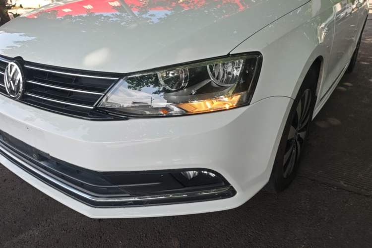 Used Volkswagen Sagitar 2017 1.6L Automatic Comfort Model Left Front Headlight