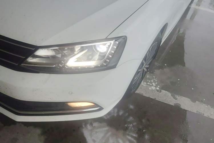 Used Volkswagen Sagitar 2017 230TSI Automatic Luxury Edition Left Front Headlight