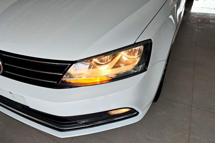Used Volkswagen Sagitar 2017 1.6L Automatic Comfort Model Left Front Headlight