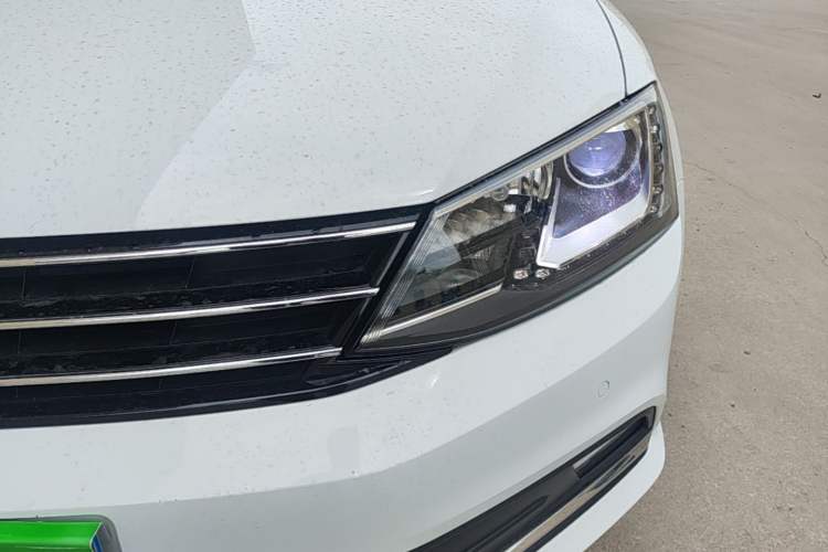 Used Volkswagen Sagitar 2017 230TSI Automatic Luxury Edition Left Front Headlight