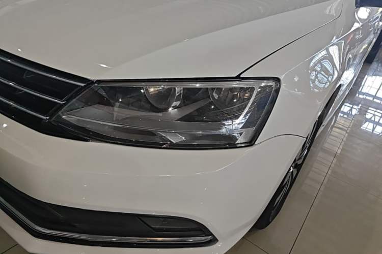 Used Volkswagen Sagitar 2017 1.6L Automatic Comfort Model Left Front Headlight