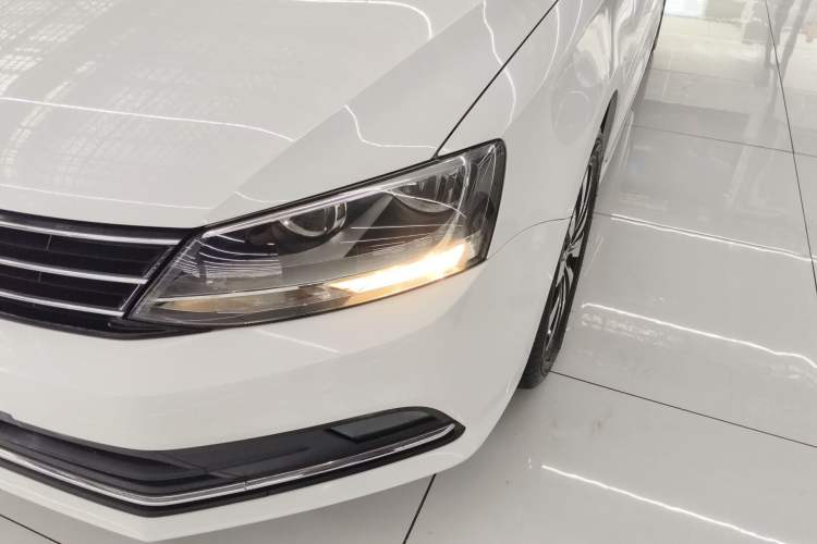 Used Volkswagen Sagitar 2017 1.6L Automatic Comfort Model Left Front Headlight