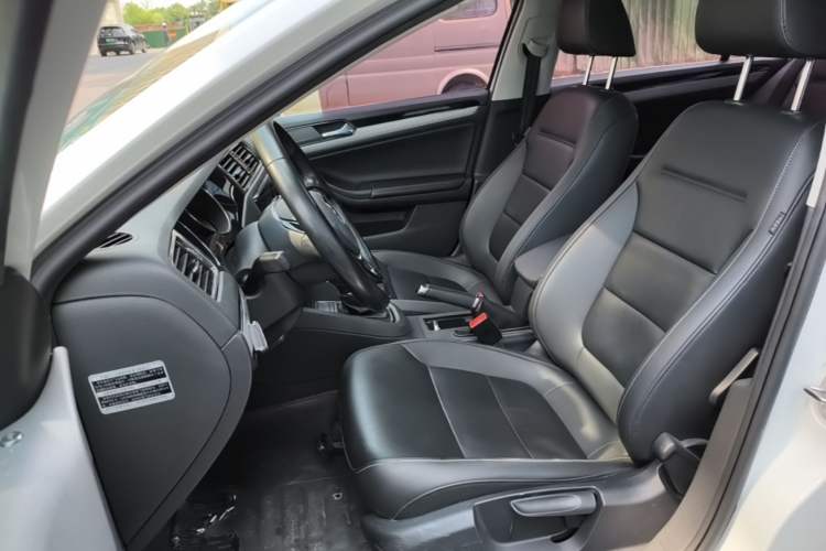 Used Volkswagen Sagitar 2017 230TSI Automatic Comfort Version Left Front Seat