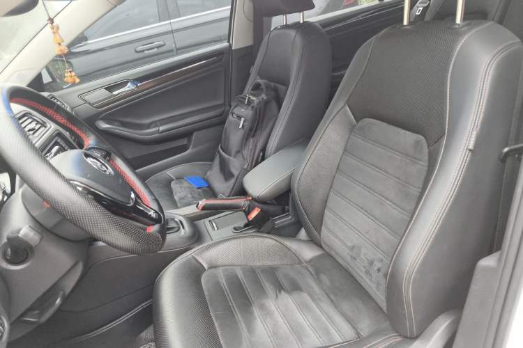 Used Volkswagen Sagitar 2017 230TSI Automatic Luxury Edition Left Front Seat