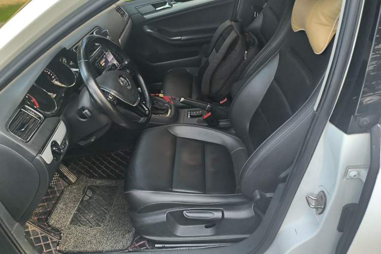 Used Volkswagen Sagitar 2017 230TSI Automatic Comfort Version Left Front Seat
