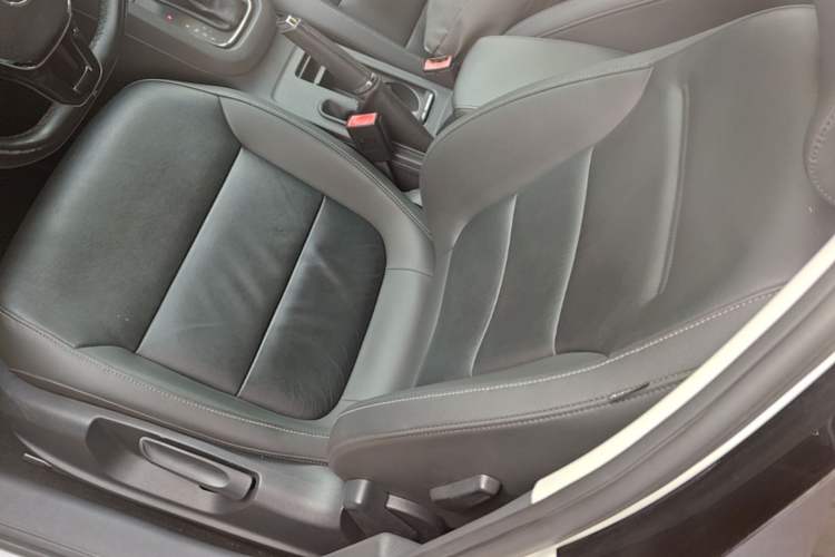 Used Volkswagen Sagitar 2017 230TSI Automatic Comfort Version Left Front Seat