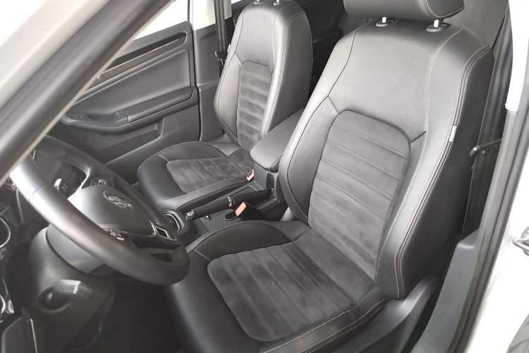 Used Volkswagen Sagitar 2017 230TSI Automatic Luxury Edition Left Front Seat