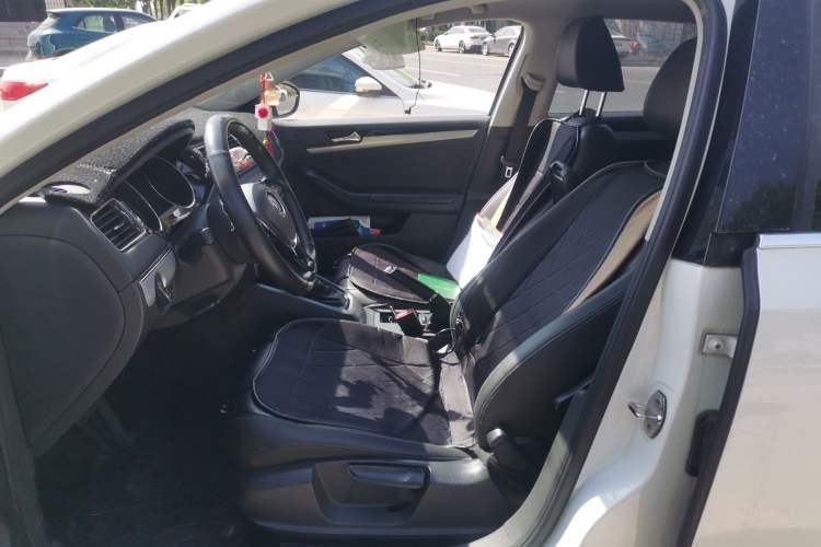 Used Volkswagen Sagitar 2017 230TSI Automatic Comfort Version Left Front Seat