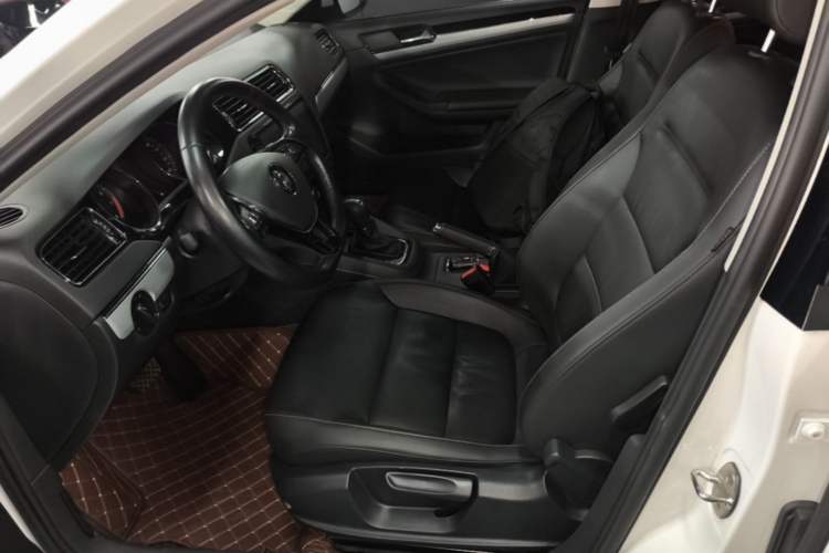 Used Volkswagen Sagitar 2017 230TSI Automatic Comfort Version Left Front Seat