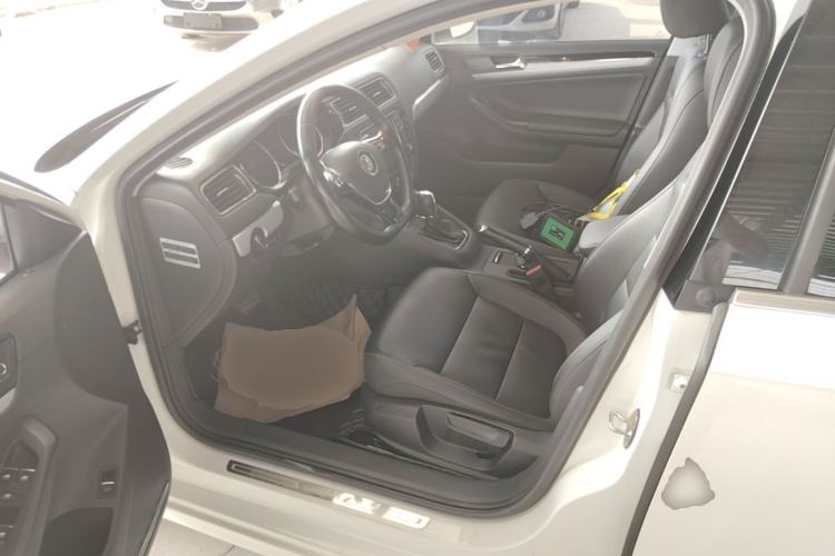 Used Volkswagen Sagitar 2017 230TSI Automatic Comfort Version Left Front Seat