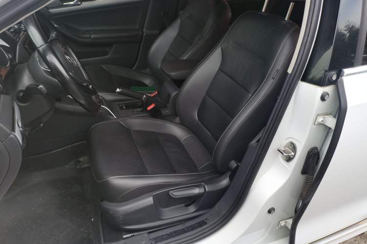 Used Volkswagen Sagitar 2017 230TSI Automatic Comfort Version Left Front Seat