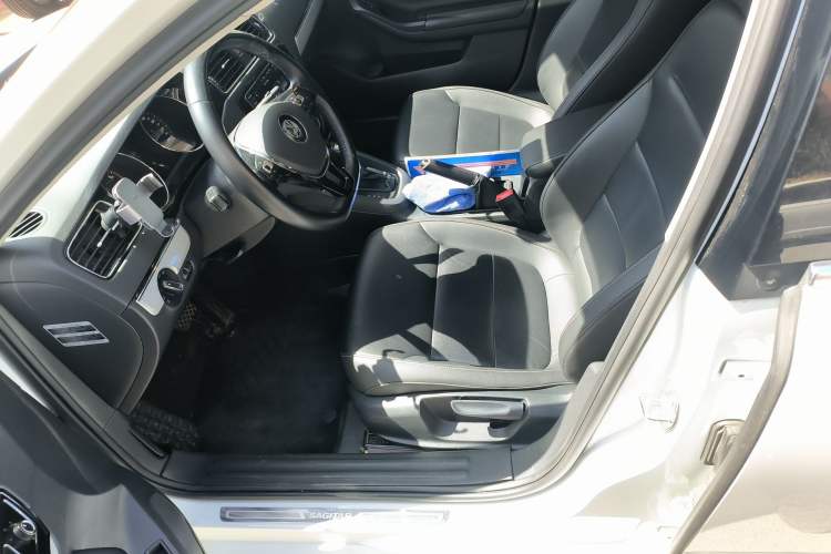Used Volkswagen Sagitar 2017 230TSI Automatic Comfort Version Left Front Seat