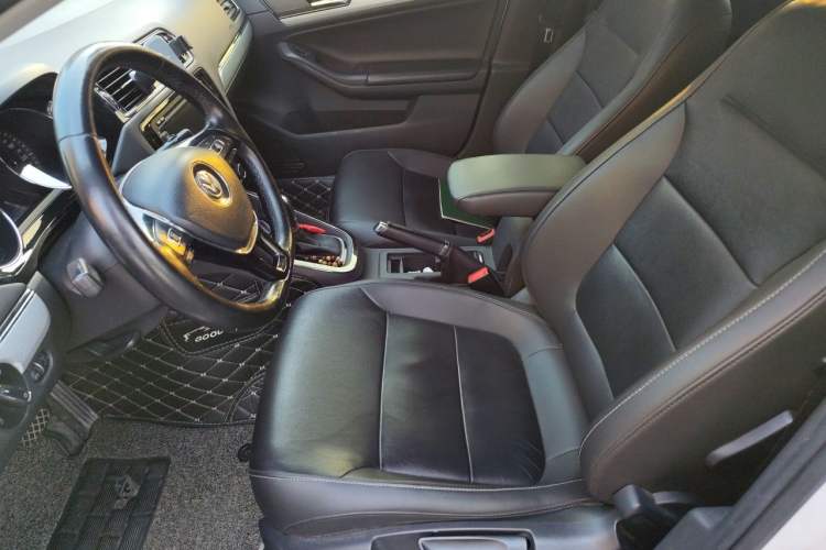 Used Volkswagen Sagitar 2017 230TSI Automatic Comfort Version Left Front Seat