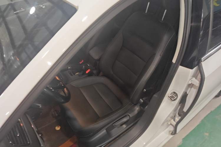 Used Volkswagen Sagitar 2017 180TSI Automatic Luxury Edition Left Front Seat