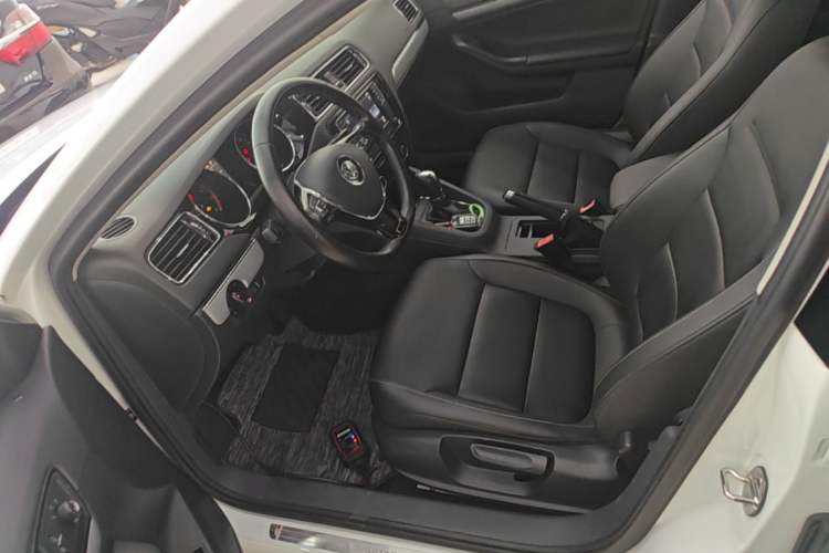 Used Volkswagen Sagitar 2017 230TSI Automatic Comfort Version Left Front Seat