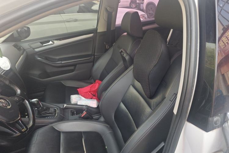 Used Volkswagen Sagitar 2017 230TSI Automatic Comfort Version Left Front Seat