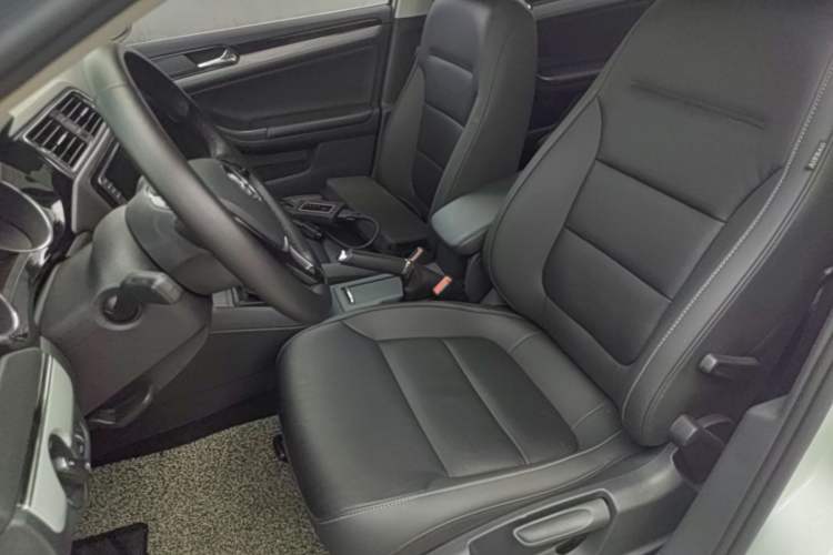 Used Volkswagen Sagitar 2017 230TSI Automatic Comfort Version Left Front Seat