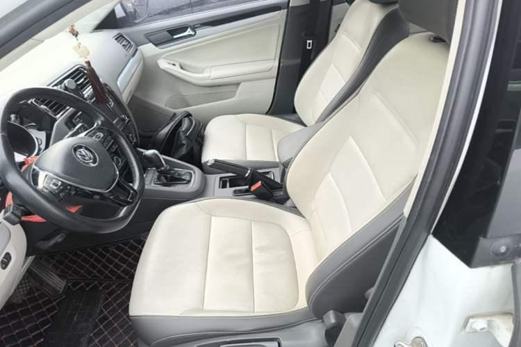 Used Volkswagen Sagitar 2017 230TSI Automatic Comfort Version Left Front Seat