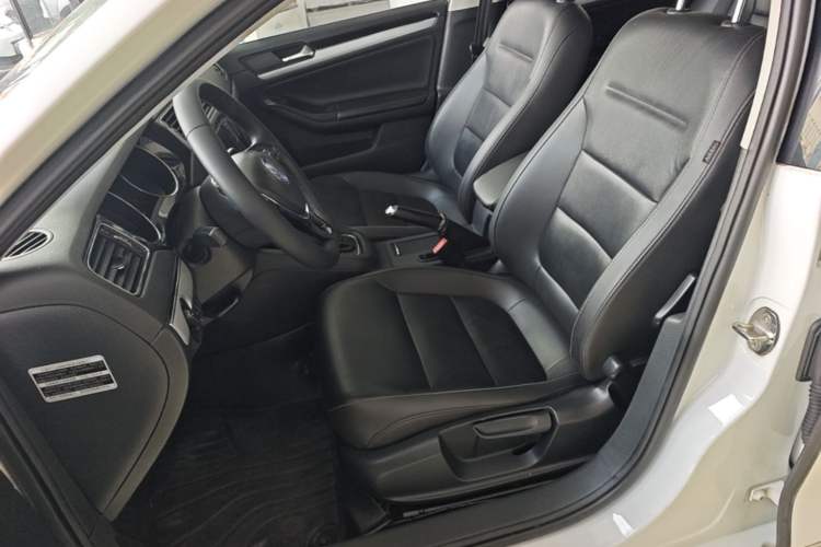Used Volkswagen Sagitar 2017 230TSI Automatic Comfort Version Left Front Seat