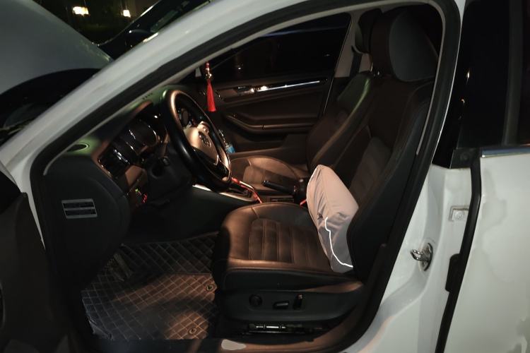 Used Volkswagen Sagitar 2017 230TSI Automatic Luxury Edition Left Front Seat