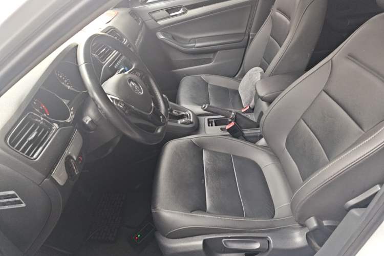 Used Volkswagen Sagitar 2017 1.6L Automatic Comfort Model Left Front Seat