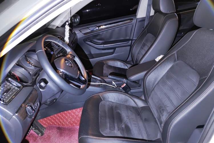 Used Volkswagen Sagitar 2017 230TSI Automatic Luxury Edition Left Front Seat
