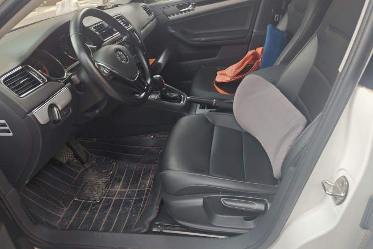 Used Volkswagen Sagitar 2017 230TSI Automatic Comfort Version Left Front Seat