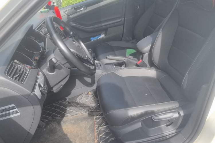 Used Volkswagen Sagitar 2017 1.6L Manual Comfort Model Left Front Seat