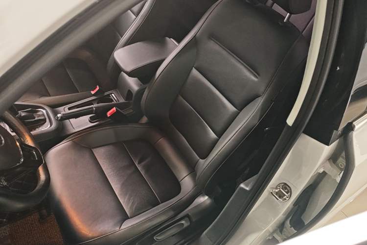 Used Volkswagen Sagitar 2017 230TSI Automatic Comfort Version Left Front Seat