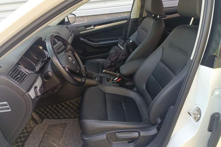 Used Volkswagen Sagitar 2017 230TSI Automatic Comfort Version Left Front Seat