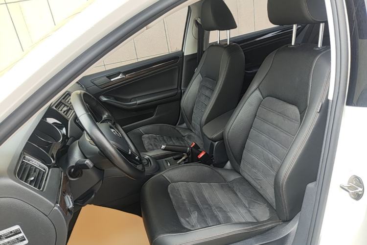 Used Volkswagen Sagitar 2017 230TSI Automatic Luxury Edition Left Front Seat