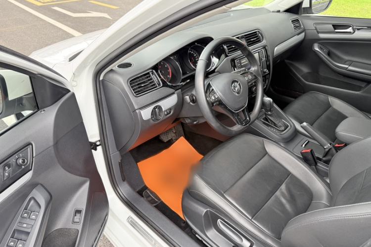 Used Volkswagen Sagitar 2017 230TSI Automatic Comfort Version Left Front Seat
