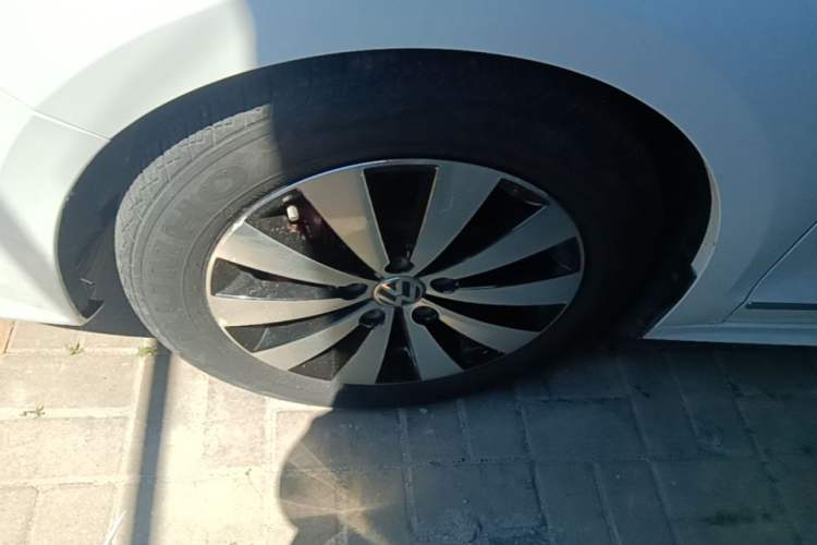 Used Volkswagen Sagitar 2017 230TSI Automatic Comfort Version Left Front Wheel Hub