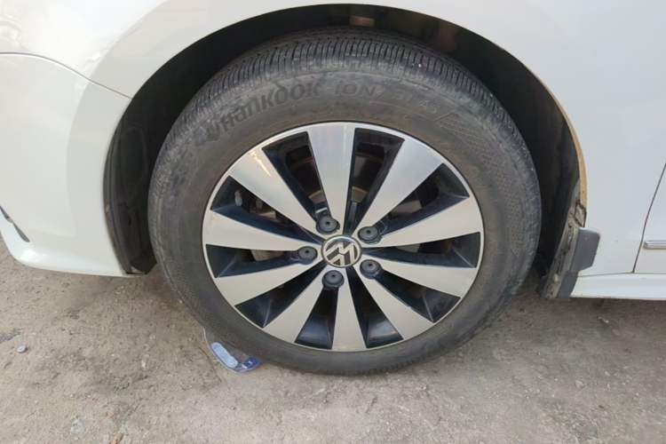 Used Volkswagen Sagitar 2017 1.6L Automatic Comfort Model Left Front Wheel Hub